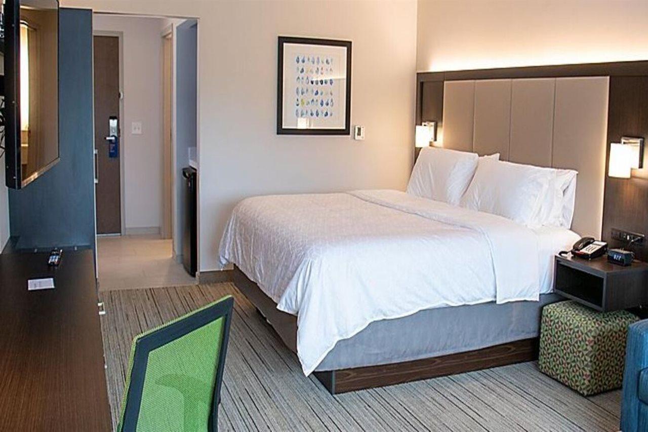 Holiday Inn Express & Suites Tuscaloosa East By Ihg Exterior photo
